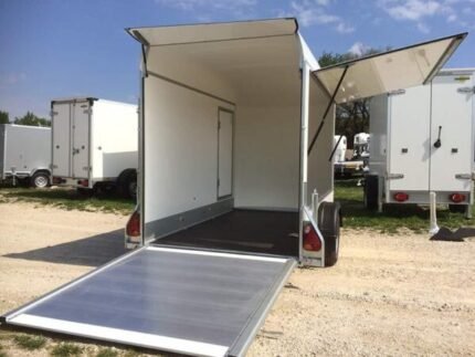 Reboque de Oficina C300 com Porta Traseira e Lateral